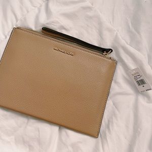 🚫SOLD🚫Michael kors clutch wristlet